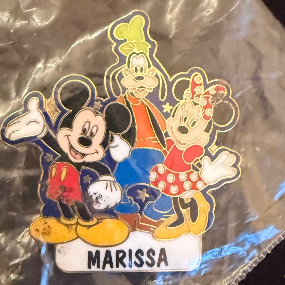 Disney cloisonné pin MARISSA